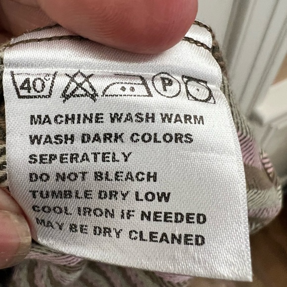 Emanuel Ungaro women’s button up in #menswear style. - Picture 5 of 7